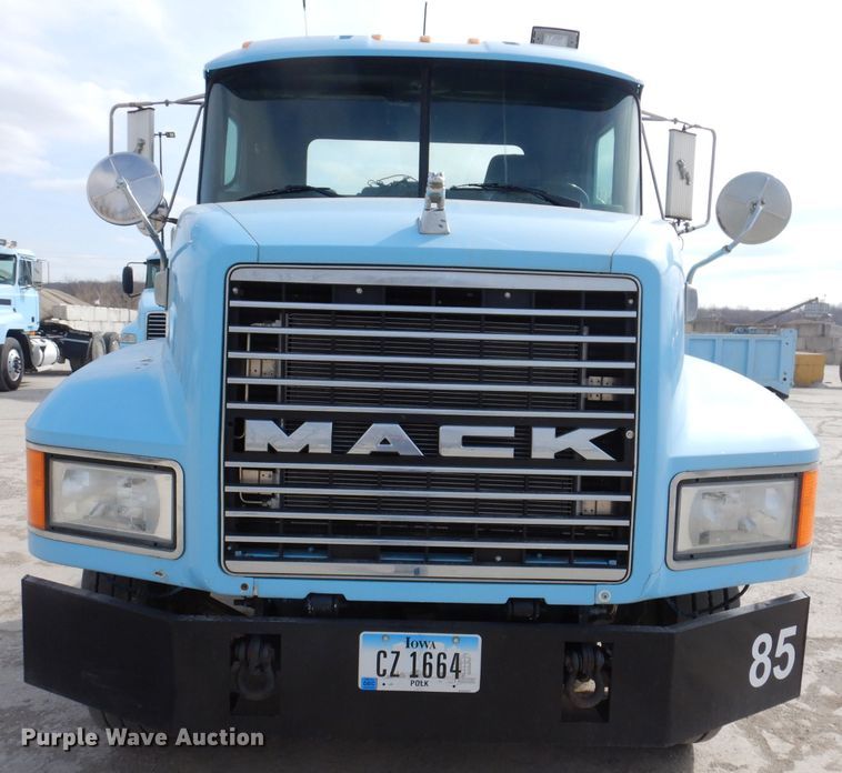 image for item KG9966 1996 Mack CH613  semi truck