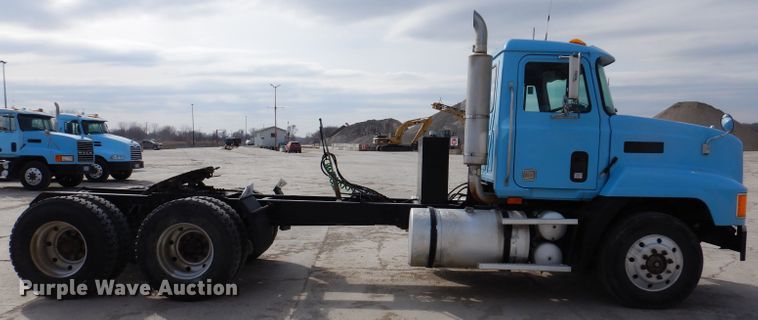 image for item KG9966 1996 Mack CH613  semi truck