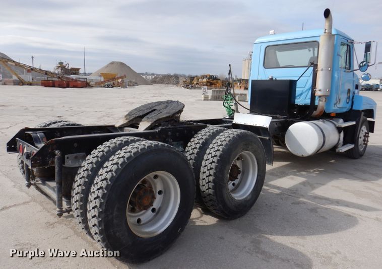 image for item KG9966 1996 Mack CH613  semi truck