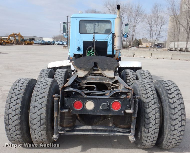 image for item KG9966 1996 Mack CH613  semi truck