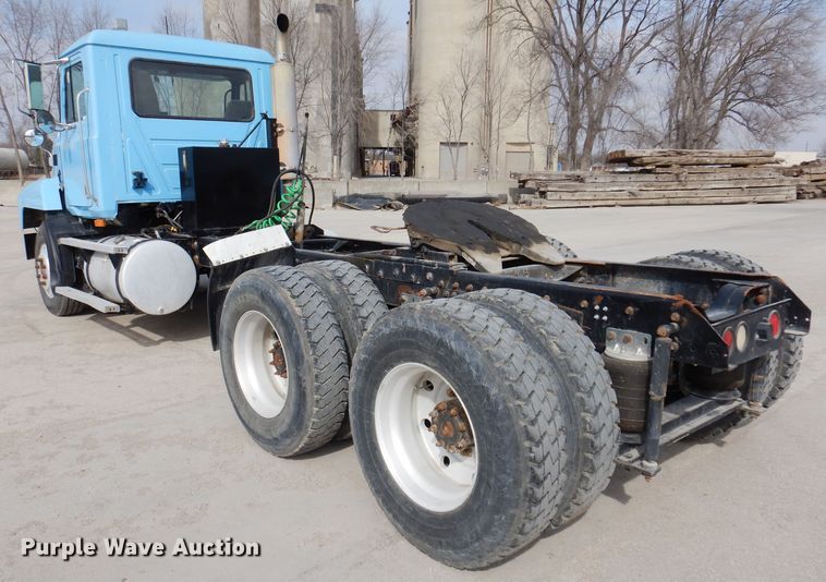 image for item KG9966 1996 Mack CH613  semi truck