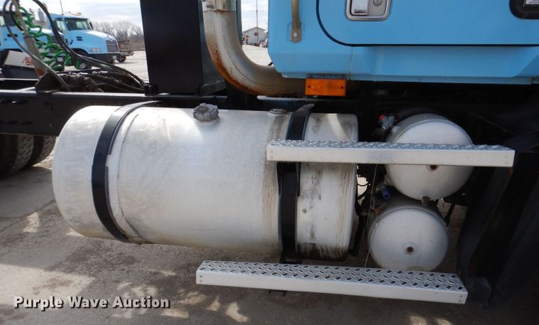 image for item KG9966 1996 Mack CH613  semi truck