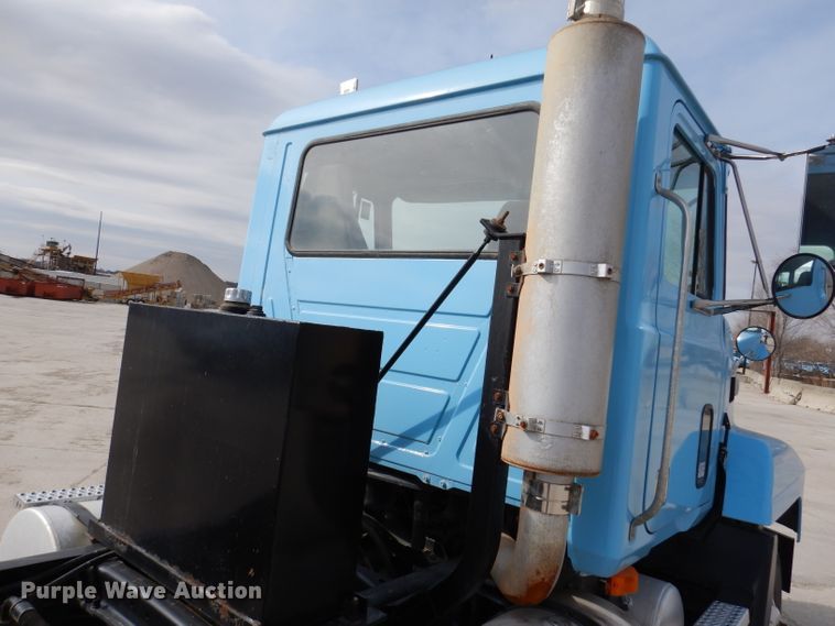 image for item KG9966 1996 Mack CH613  semi truck