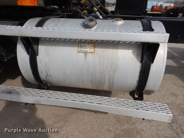 image for item KG9966 1996 Mack CH613  semi truck