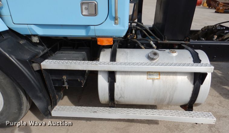 image for item KG9966 1996 Mack CH613  semi truck