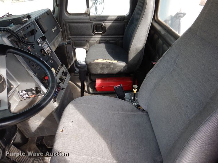 image for item KG9966 1996 Mack CH613  semi truck