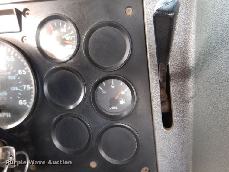 image for item KG9966 1996 Mack CH613  semi truck