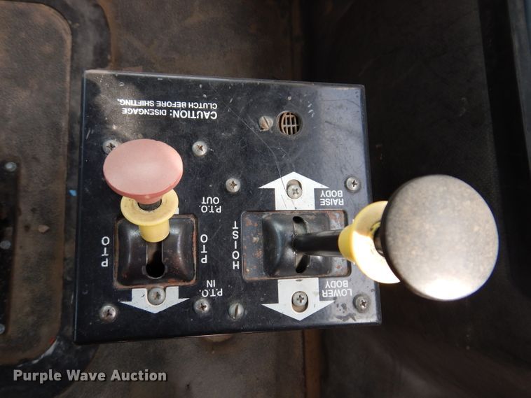 image for item KG9966 1996 Mack CH613  semi truck