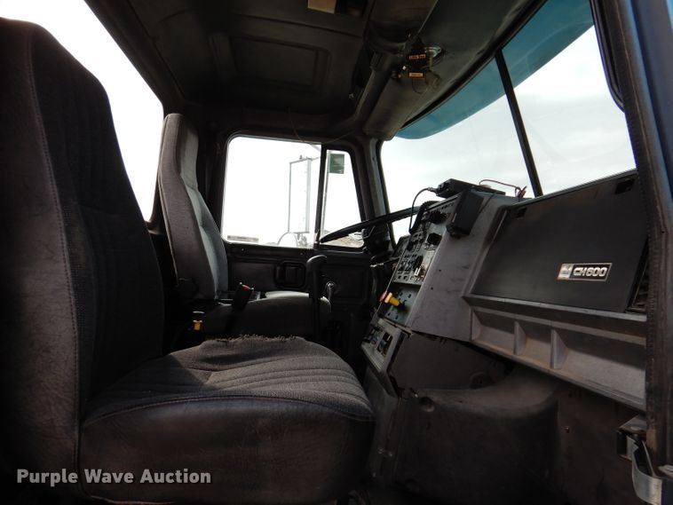 image for item KG9966 1996 Mack CH613  semi truck