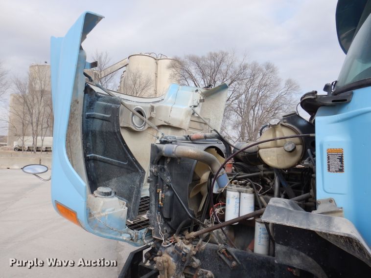 image for item KG9966 1996 Mack CH613  semi truck