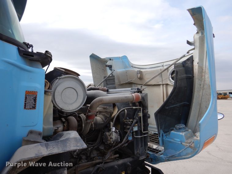 image for item KG9966 1996 Mack CH613  semi truck