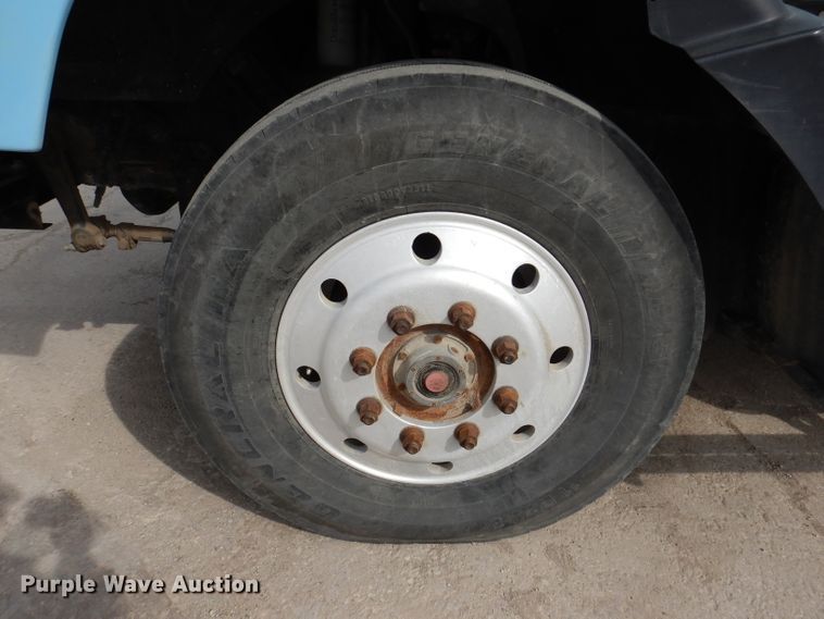 image for item KG9966 1996 Mack CH613  semi truck