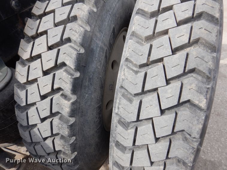 image for item KG9966 1996 Mack CH613  semi truck