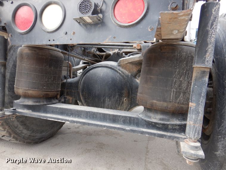 image for item KG9966 1996 Mack CH613  semi truck