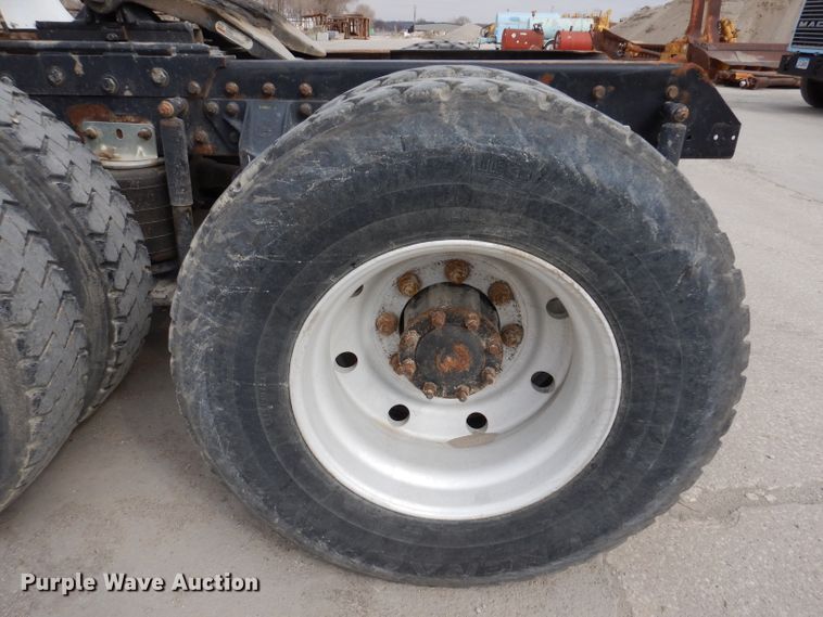 image for item KG9966 1996 Mack CH613  semi truck