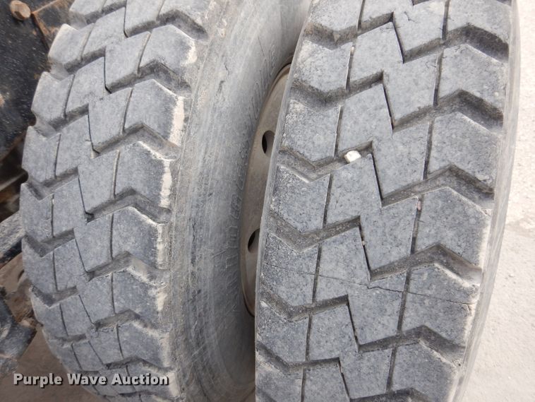 image for item KG9966 1996 Mack CH613  semi truck