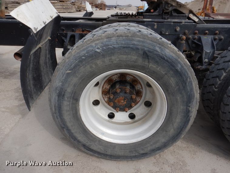 image for item KG9966 1996 Mack CH613  semi truck