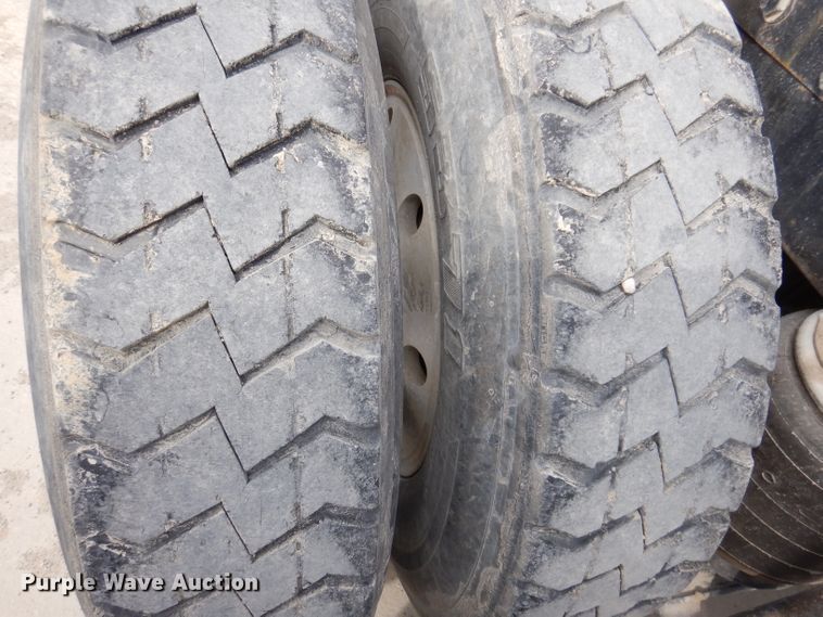 image for item KG9966 1996 Mack CH613  semi truck