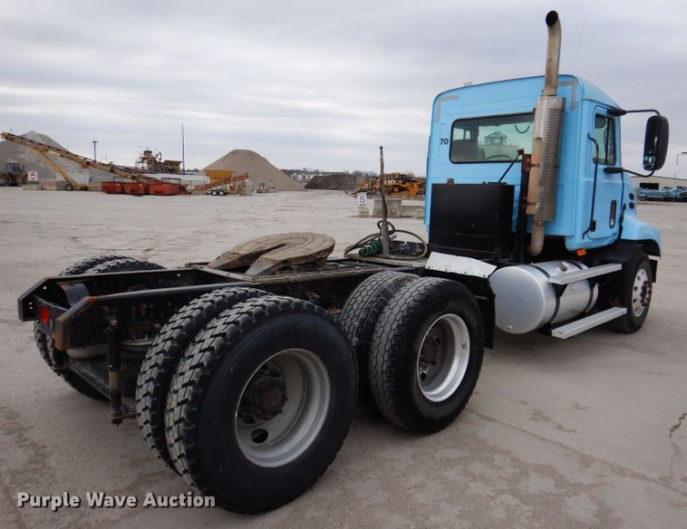 image for item KG9967 2000 Mack CX613  semi truck