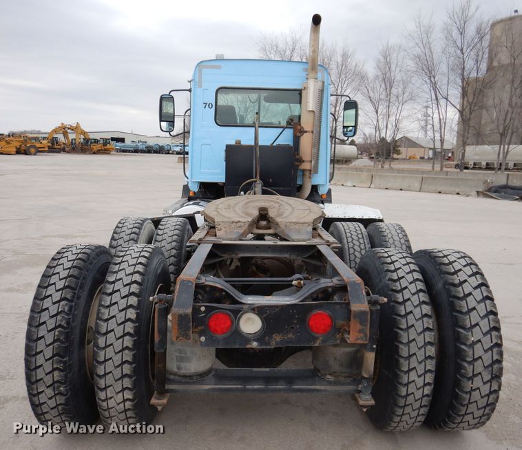 image for item KG9967 2000 Mack CX613  semi truck