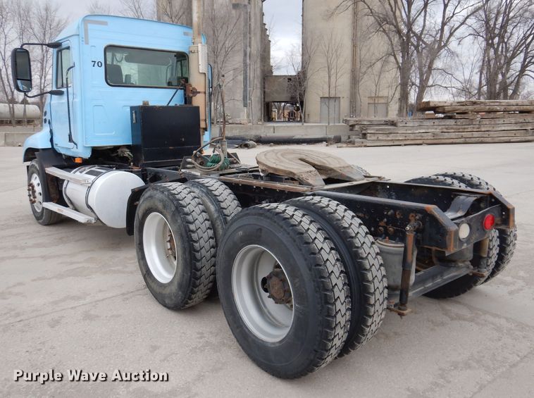 image for item KG9967 2000 Mack CX613  semi truck