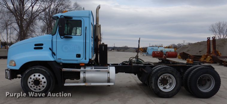 image for item KG9967 2000 Mack CX613  semi truck