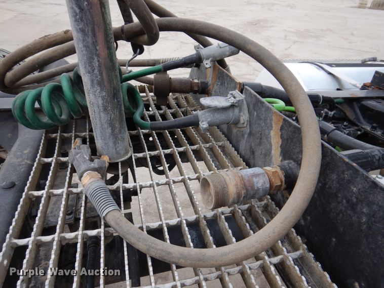 image for item KG9967 2000 Mack CX613  semi truck