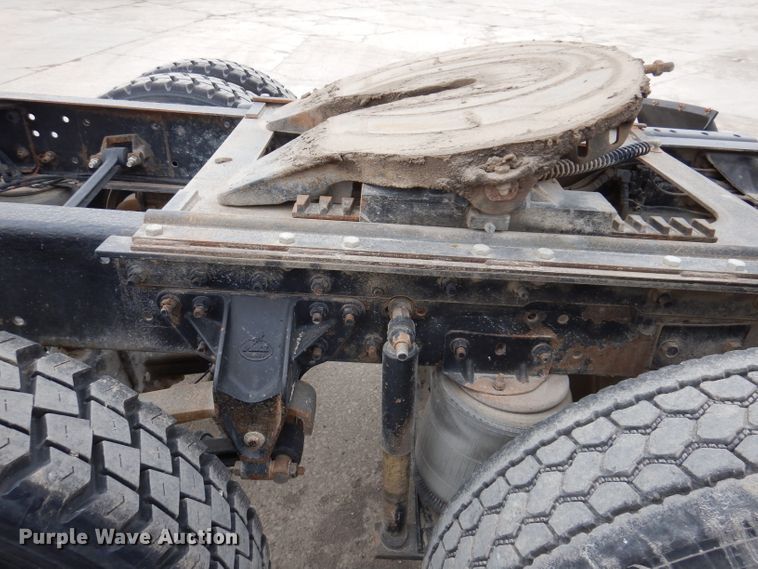 image for item KG9967 2000 Mack CX613  semi truck