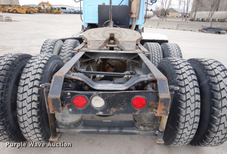 image for item KG9967 2000 Mack CX613  semi truck