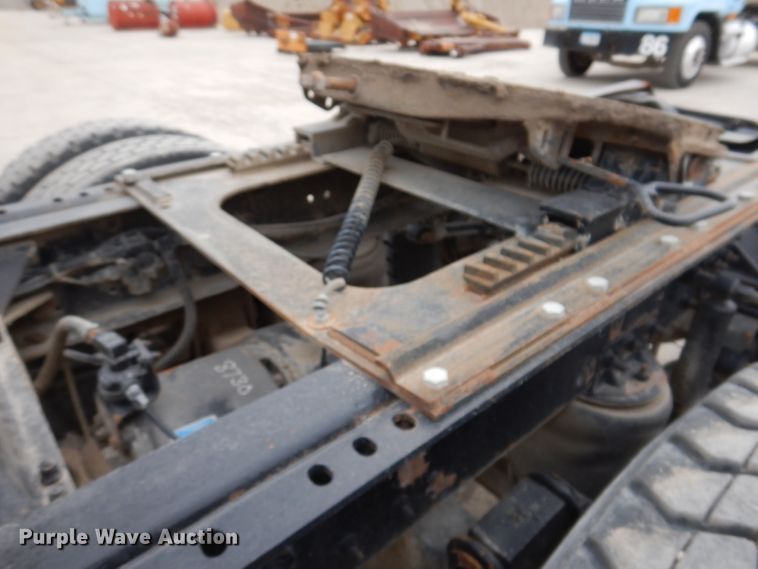 image for item KG9967 2000 Mack CX613  semi truck