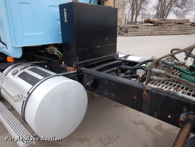 image for item KG9967 2000 Mack CX613  semi truck