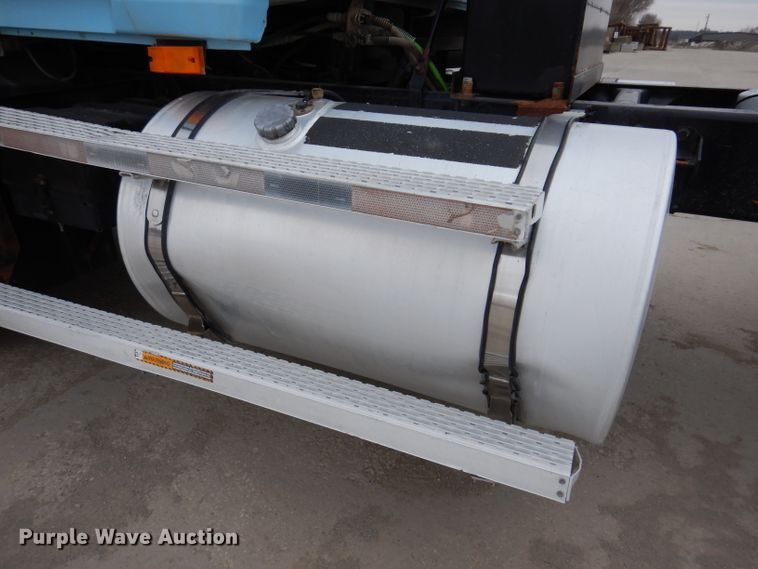 image for item KG9967 2000 Mack CX613  semi truck