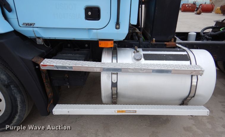 image for item KG9967 2000 Mack CX613  semi truck