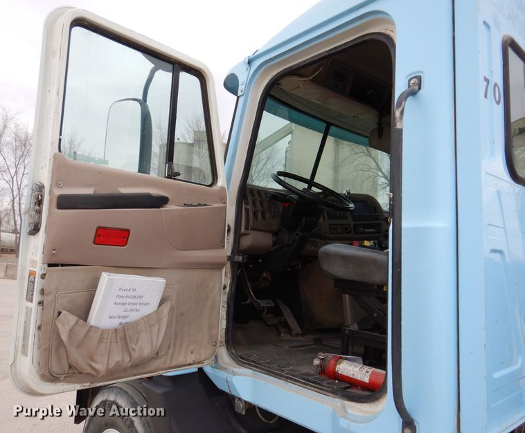 image for item KG9967 2000 Mack CX613  semi truck