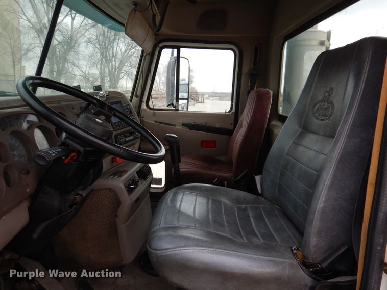 image for item KG9967 2000 Mack CX613  semi truck