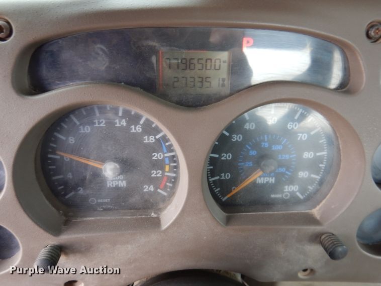 image for item KG9967 2000 Mack CX613  semi truck