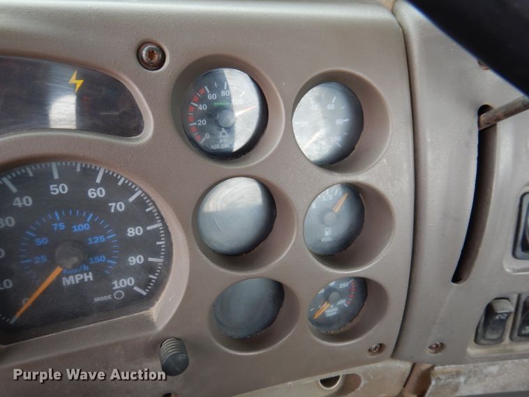 image for item KG9967 2000 Mack CX613  semi truck