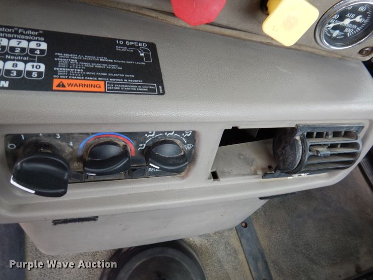 image for item KG9967 2000 Mack CX613  semi truck