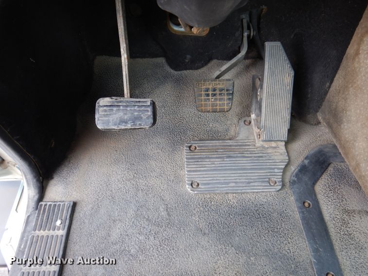 image for item KG9967 2000 Mack CX613  semi truck