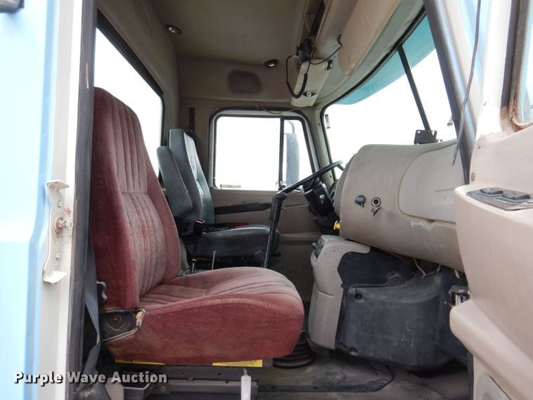 image for item KG9967 2000 Mack CX613  semi truck