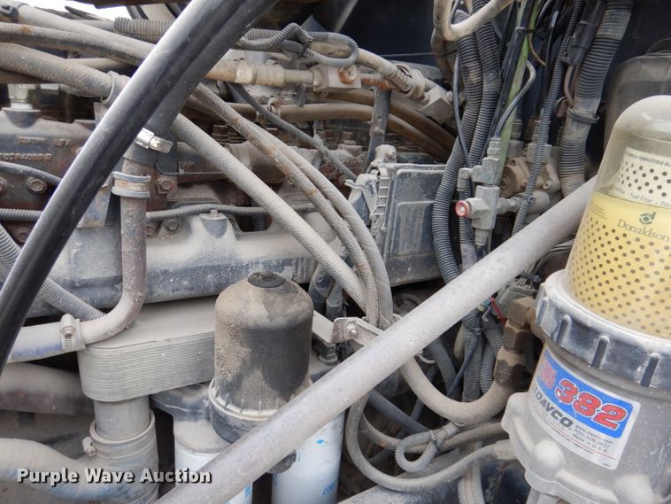 image for item KG9967 2000 Mack CX613  semi truck