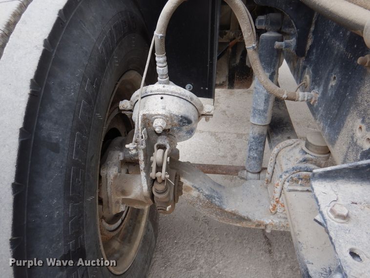 image for item KG9967 2000 Mack CX613  semi truck