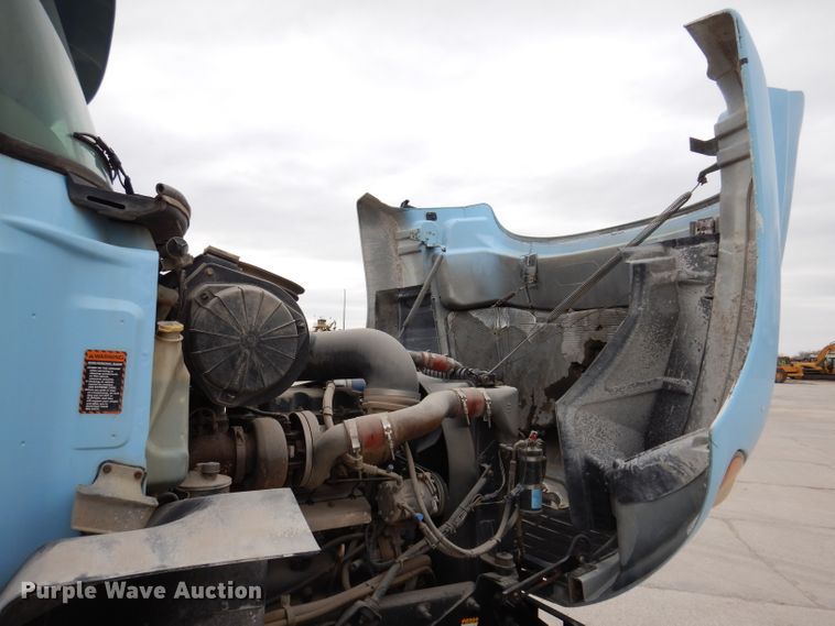 image for item KG9967 2000 Mack CX613  semi truck