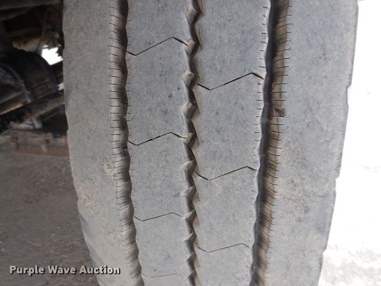 image for item KG9967 2000 Mack CX613  semi truck