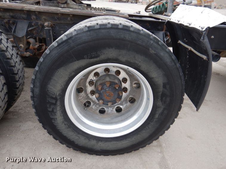 image for item KG9967 2000 Mack CX613  semi truck