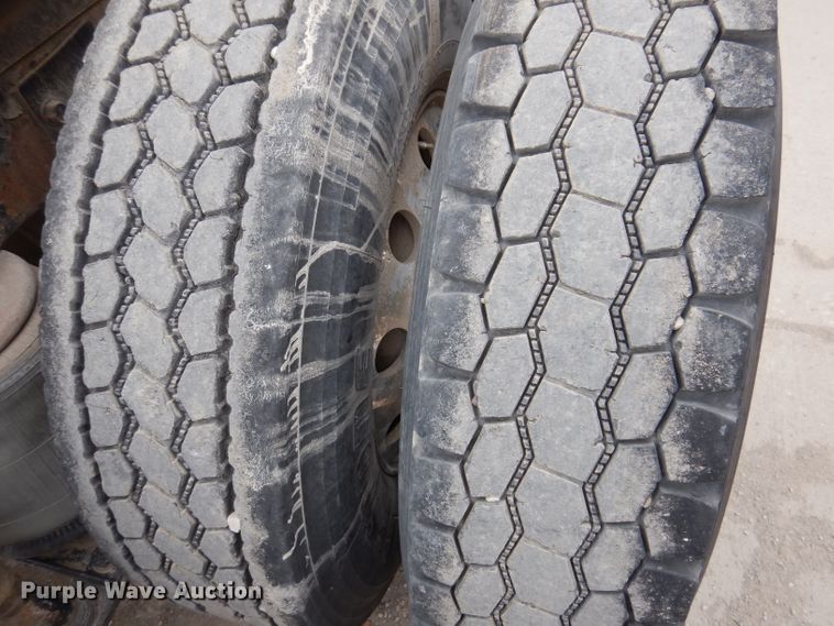 image for item KG9967 2000 Mack CX613  semi truck