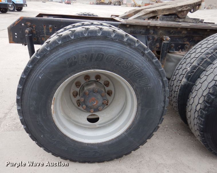 image for item KG9967 2000 Mack CX613  semi truck