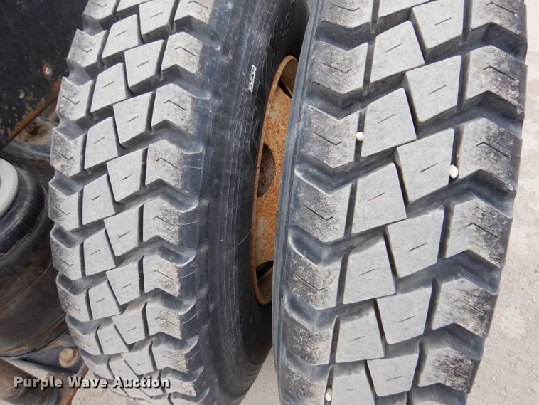 image for item KG9967 2000 Mack CX613  semi truck