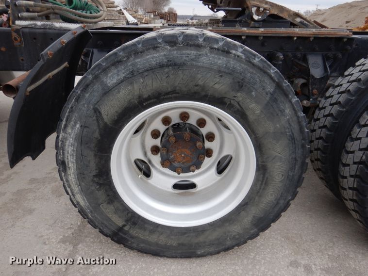 image for item KG9967 2000 Mack CX613  semi truck