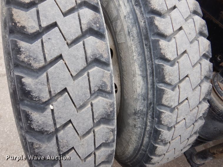 image for item KG9967 2000 Mack CX613  semi truck